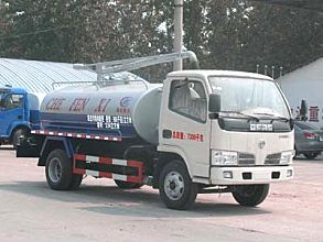 東風(fēng)CLW4015F吸糞低速貨車(chē)與吸污車(chē) 專(zhuān)業(yè)環(huán)衛(wèi)作業(yè)的得力助手