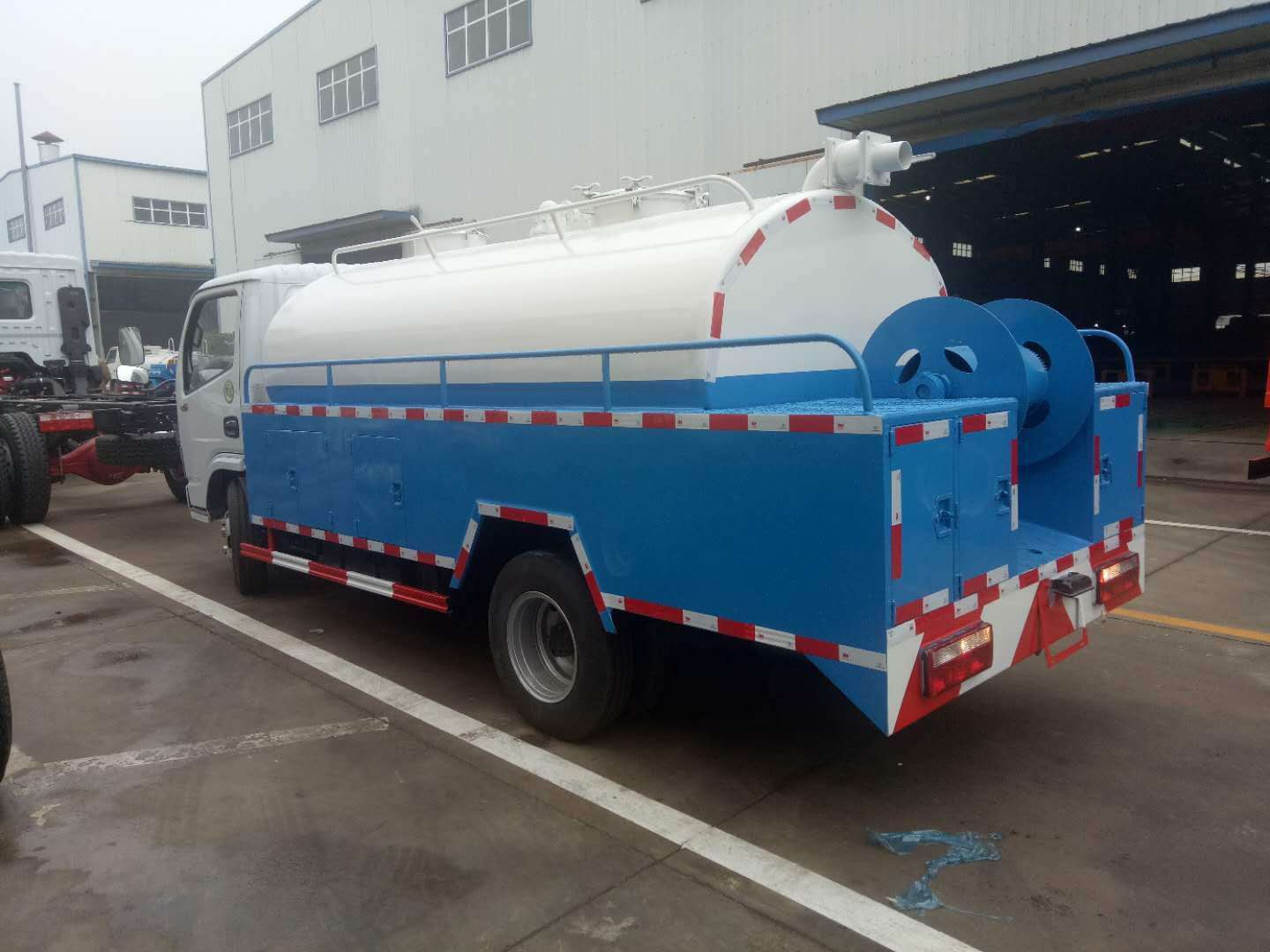藍(lán)牌清洗吸污吸糞車(chē)4方車(chē)型市場(chǎng)行情解析